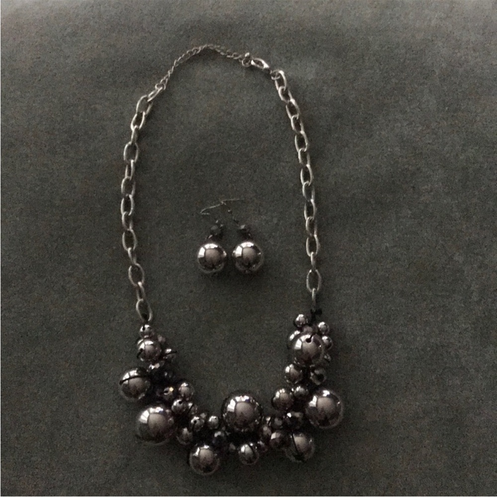 💥 Closet Clear Out Sale 💥 Zara Metallic Necklace and Earring Set